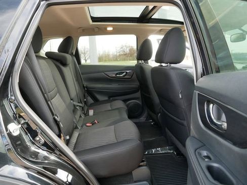 Used 2017 Nissan Rogue SV AWD/4WD image 19