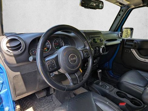 Used 2015 Jeep Wrangler Unlimited Sahara w/ Max Tow Package AWD/4WD image 8