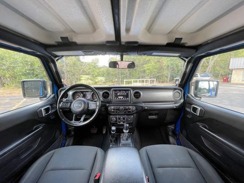 Used 2022 Jeep Gladiator Sport AWD/4WD image 18