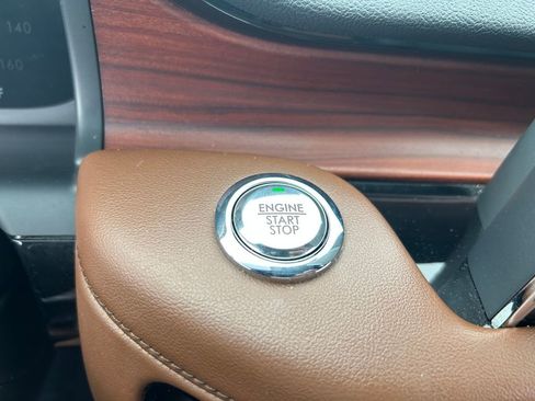 Used 2023 Lincoln Aviator Reserve w/ Equipment Group 201A AWD/4WD image 17