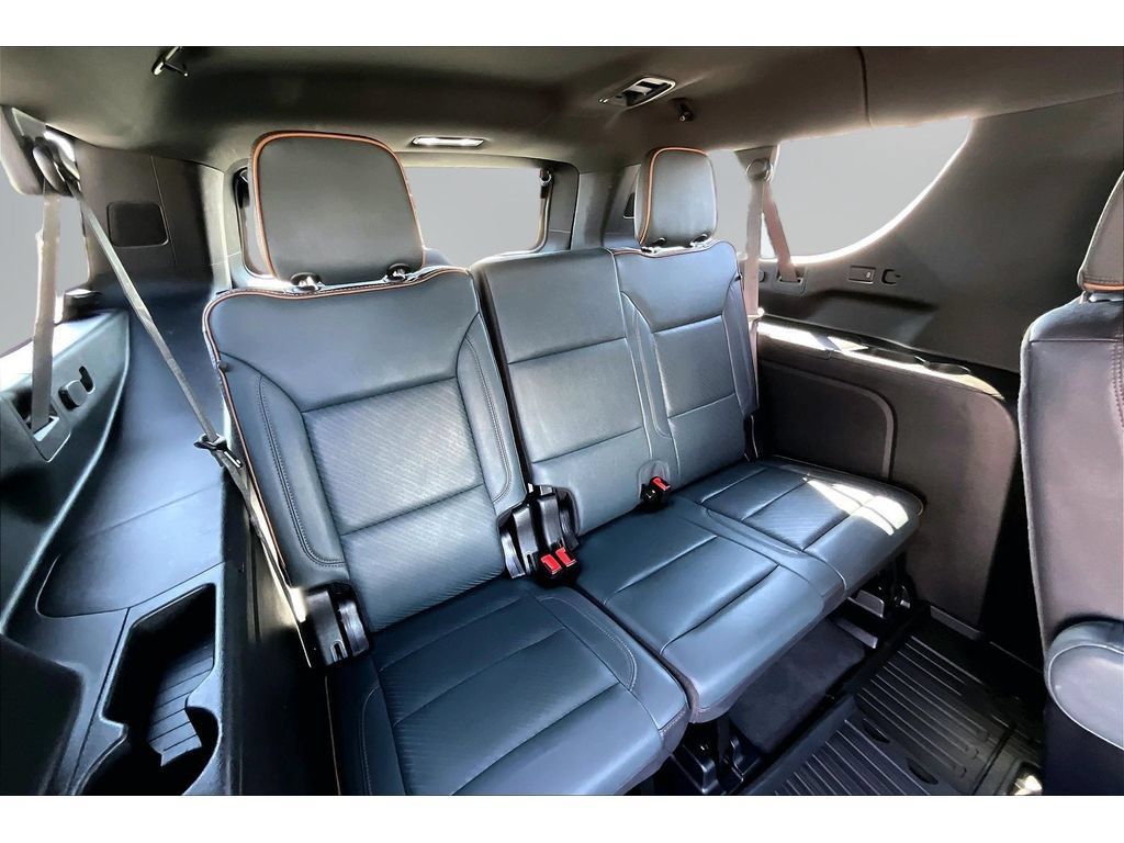 Used 2025 GMC Yukon XL AT4 w/ AT4 Premium Package AWD/4WD image 22