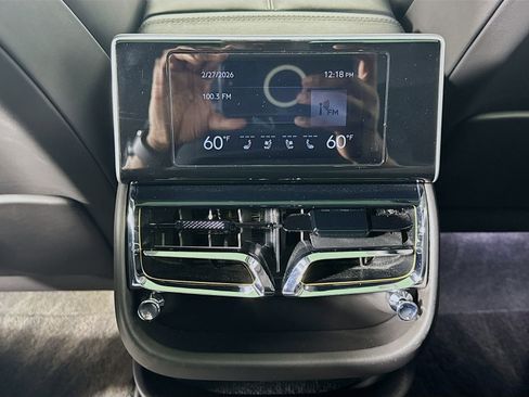 Used 2022 Bentley Flying Spur Plug-In Hybrid image 25