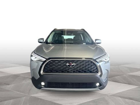 Used 2024 Toyota Corolla Cross XLE w/ Convenience Package image 3