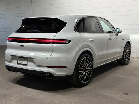 Certified 2025 Porsche Cayenne Turbo image 7
