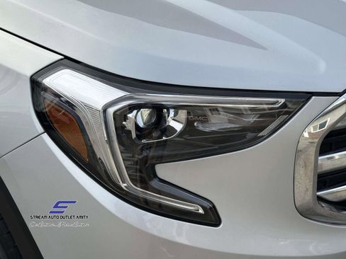 Used 2021 GMC Terrain SLT image 11