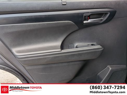 Certified 2024 Toyota Highlander XLE image 29