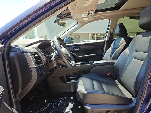 Certified 2024 Nissan Rogue SV w/ SV Premium Package AWD/4WD image 13