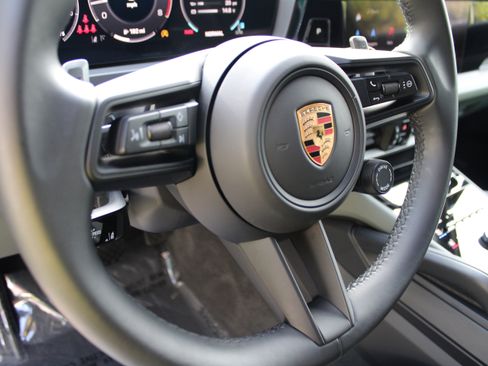 Certified 2025 Porsche Cayenne image 17