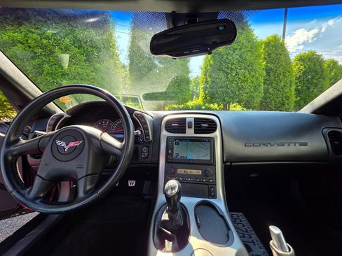 Used 2005 Chevrolet Corvette Coupe w/ Preferred Equipment Group RWD image 19