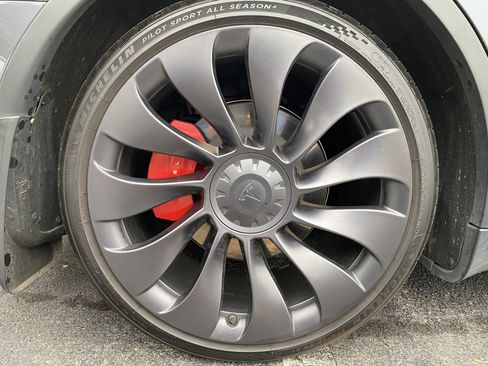 Used 2023 Tesla Model Y Performance image 38