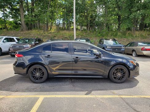 Used 2020 Toyota Corolla LE FWD image 3