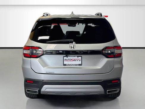 Used 2024 Honda Pilot Touring image 6