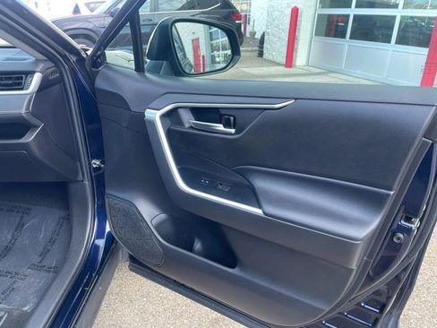 Used 2022 Toyota RAV4 XLE image 11
