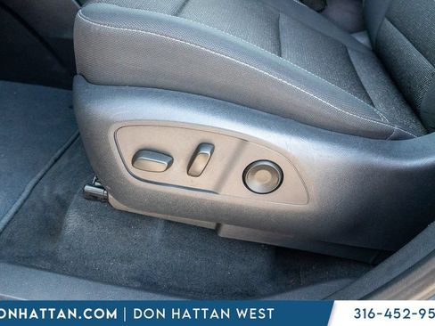 Used 2025 Chevrolet Traverse LT FWD image 16