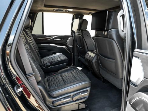 Used 2021 Cadillac Escalade Sport Platinum AWD/4WD image 34