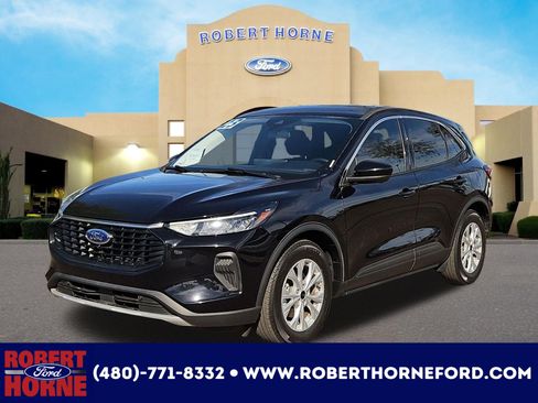 Used 2023 Ford Escape Active w/ Tech Pack #2 FWD image 1