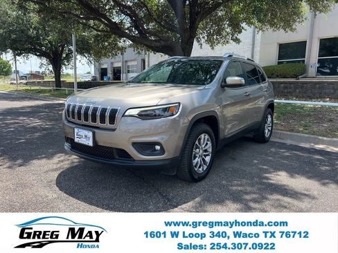 Used 2019 Jeep Cherokee Latitude Plus w/ Comfort/Convenience Group AWD/4WD image 3