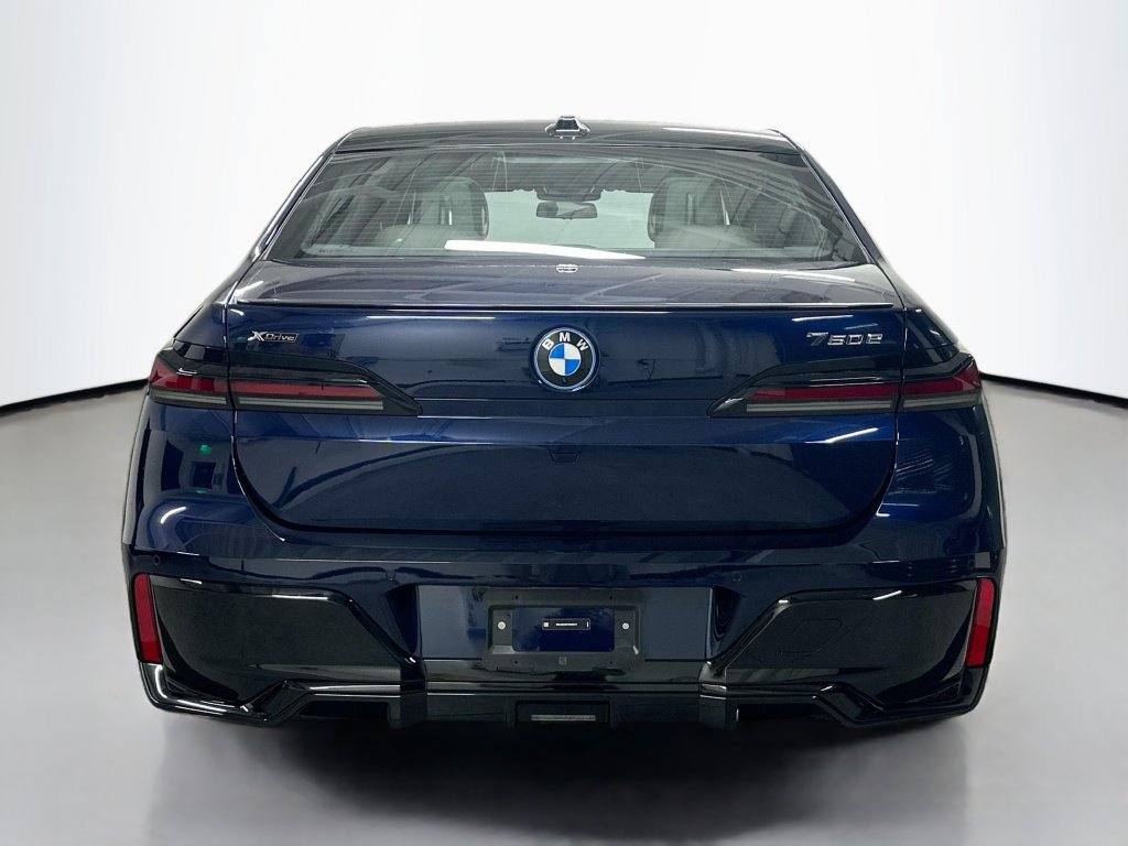 Used 2026 BMW 750e xDrive AWD/4WD image 10