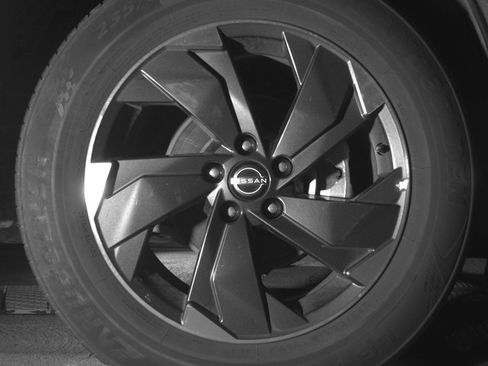 Used 2025 Nissan Rogue SV AWD/4WD image 13