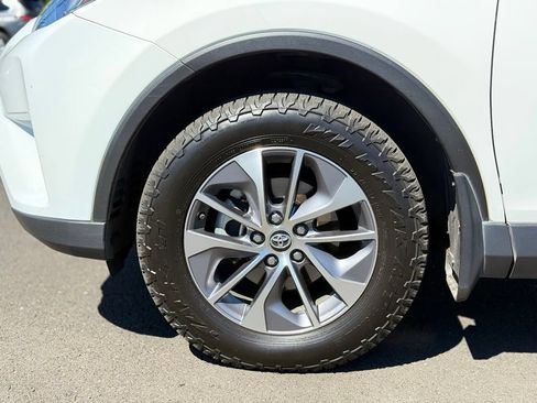 Used 2018 Toyota RAV4 XLE AWD/4WD image 9