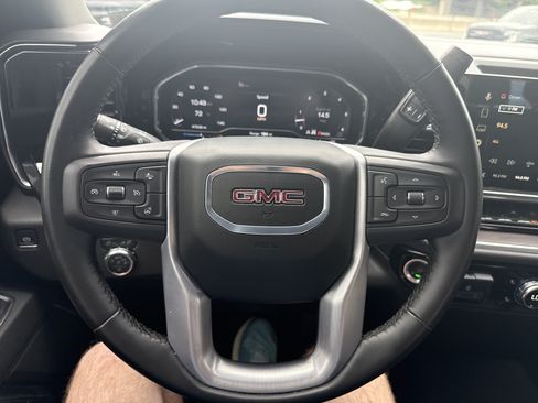Used 2025 GMC Sierra 1500 SLT AWD/4WD image 17