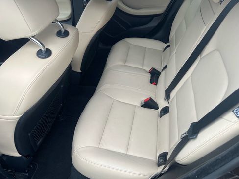 Used 2018 INFINITI QX30 Premium image 3