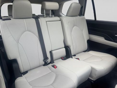 Used 2024 Toyota Grand Highlander FWD image 18