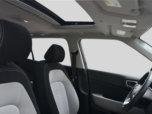 Used 2025 Hyundai Venue SEL FWD image 24