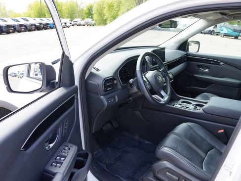 Used 2023 Honda Pilot Touring image 14