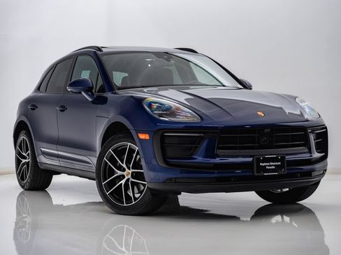 Certified 2026 Porsche Macan AWD/4WD image 8