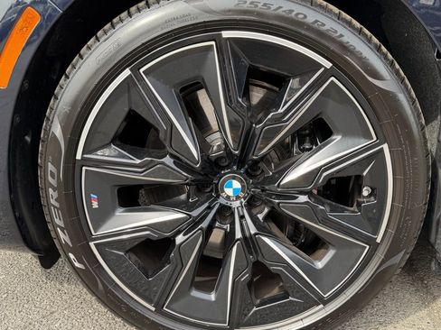 Used 2025 BMW 750e xDrive AWD/4WD image 7