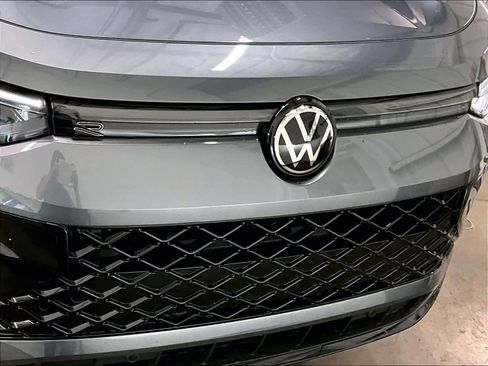 New 2026 Volkswagen Tiguan SE R-Line image 32