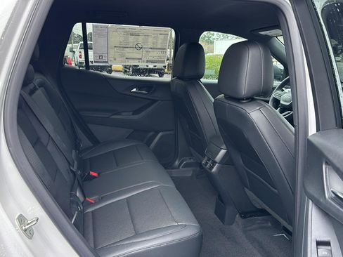 New 2026 Chevrolet Equinox LT w/ Convenience Package II image 11