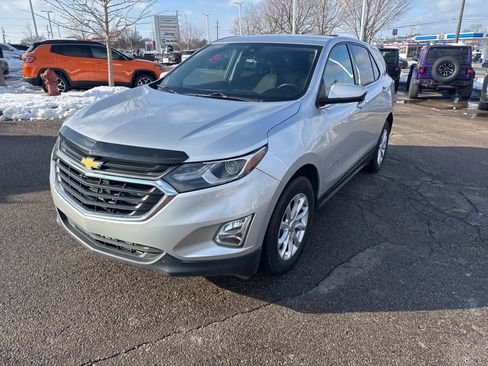 Used 2020 Chevrolet Equinox LT w/ Driver Convenience Package image 2