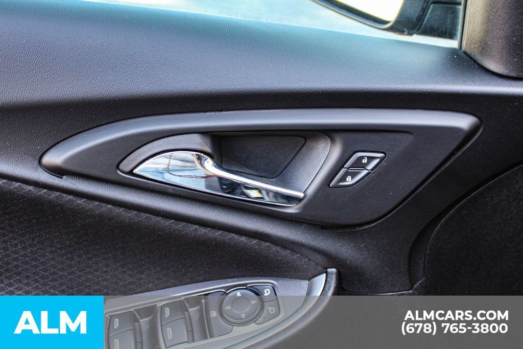 Used 2025 Chevrolet Malibu LT FWD image 37