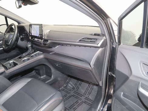 Used 2021 Toyota Sienna XSE image 44