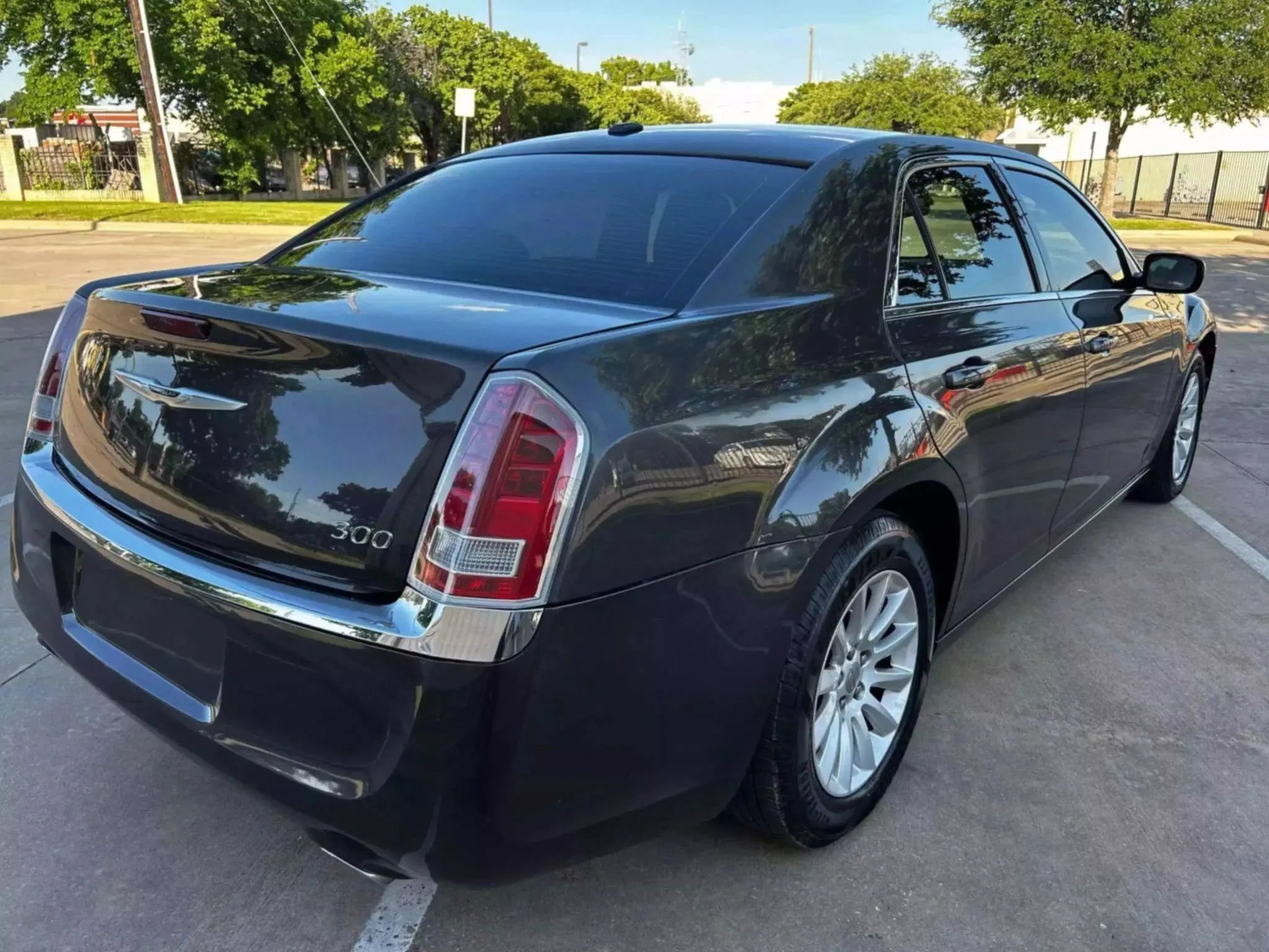 Used 2013 Chrysler 300 RWD image 5