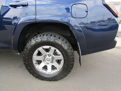 Used 2019 Toyota 4Runner TRD Off-Road AWD/4WD image 13
