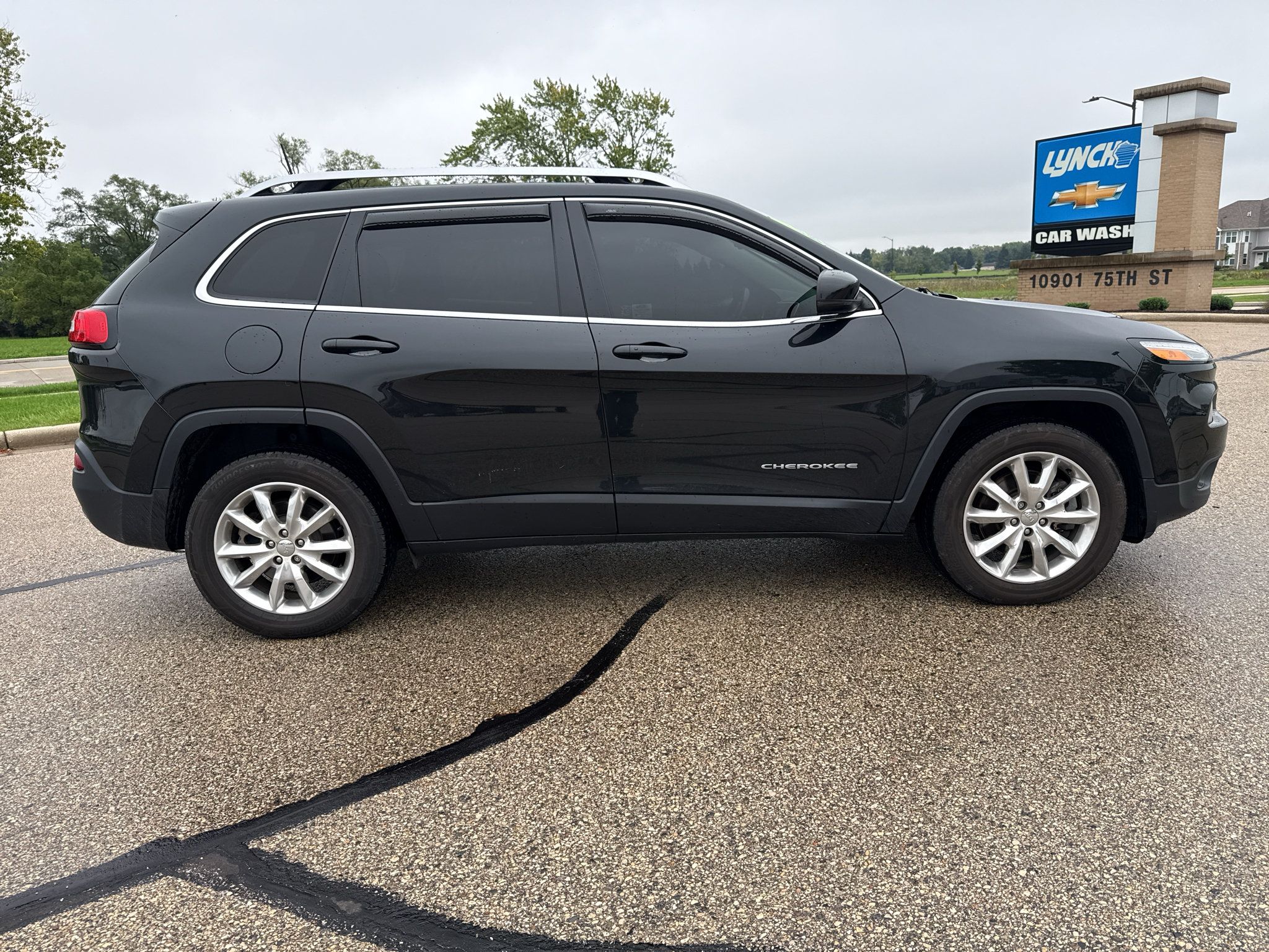 Used 2016 Jeep Cherokee Limited AWD/4WD image 6