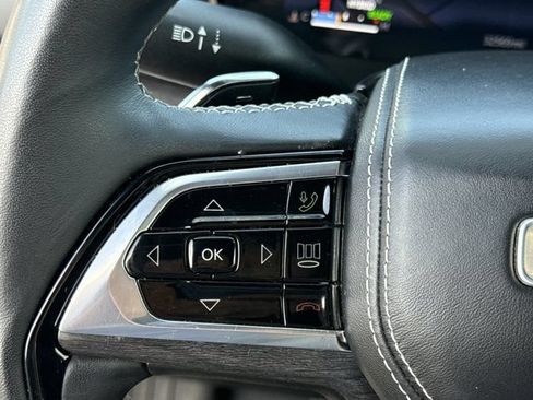 Used 2023 Jeep Grand Cherokee Overland w/ Advanced Protech Group III AWD/4WD image 22