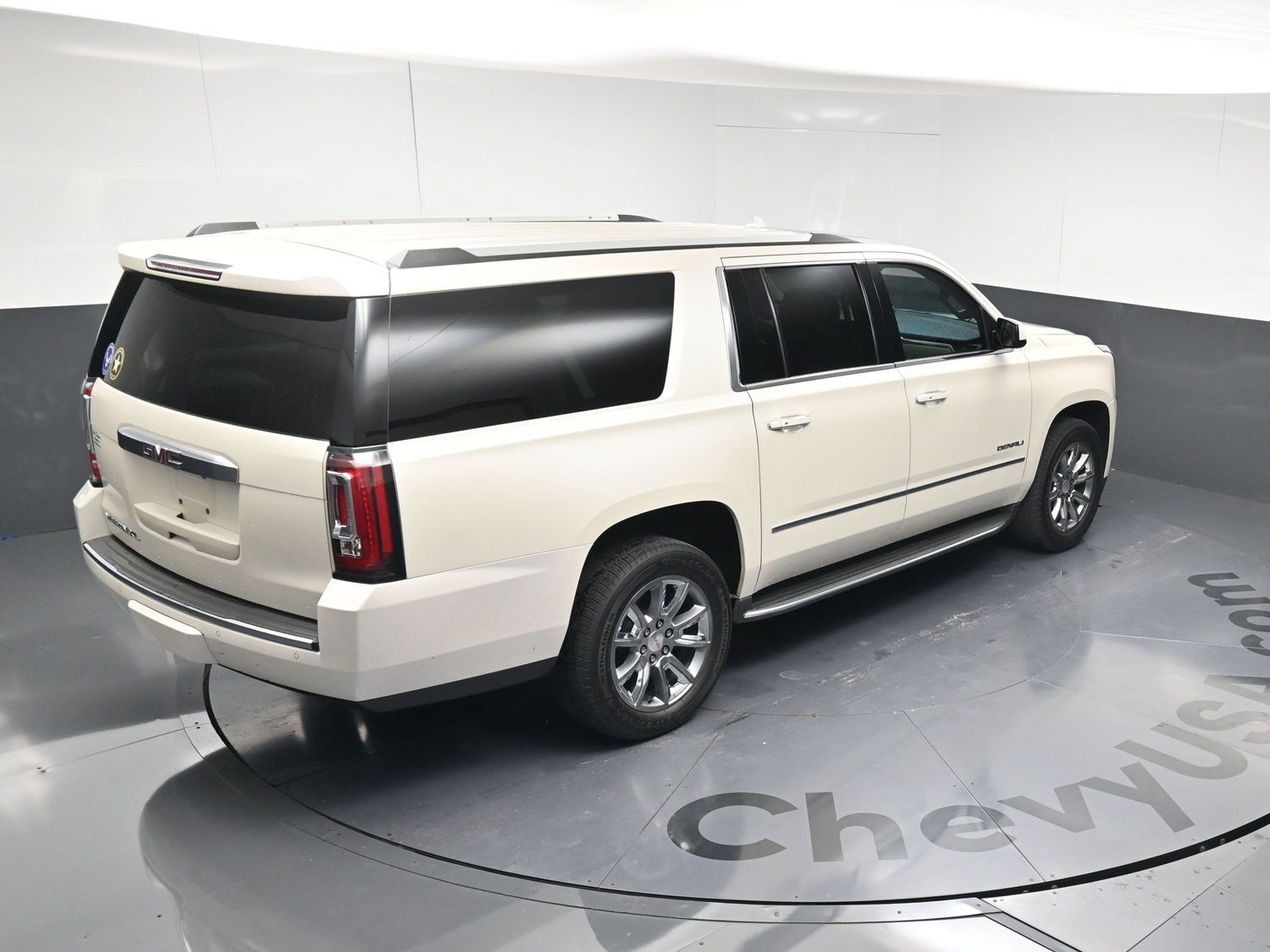 Used 2015 GMC Yukon XL Denali w/ Open Road Package AWD/4WD image 25
