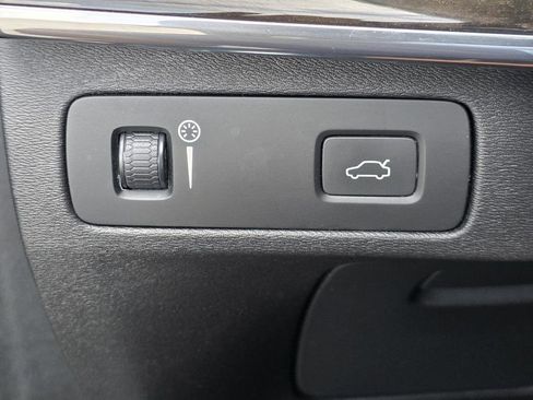 Used 2018 Volvo XC90 T6 Momentum w/ Convenience Package AWD/4WD image 31
