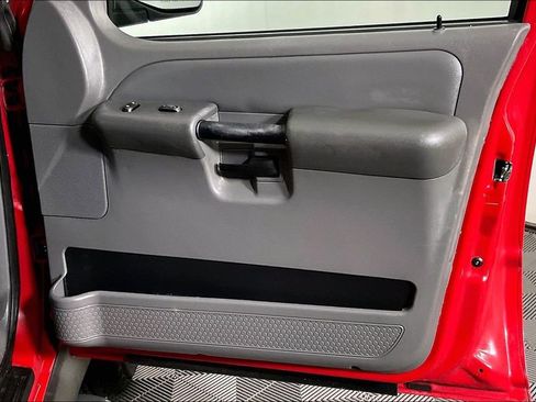 Used 2005 Ford Explorer Sport Trac XLS image 24