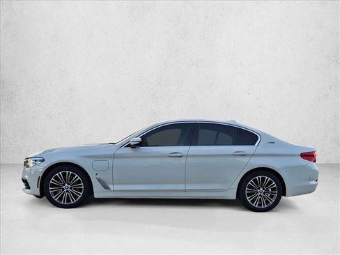 Used 2019 BMW 530e w/ Premium Package image 9