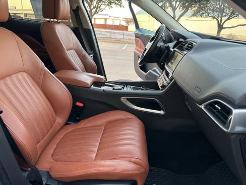 Used 2018 Jaguar F-PACE Portfolio image 28