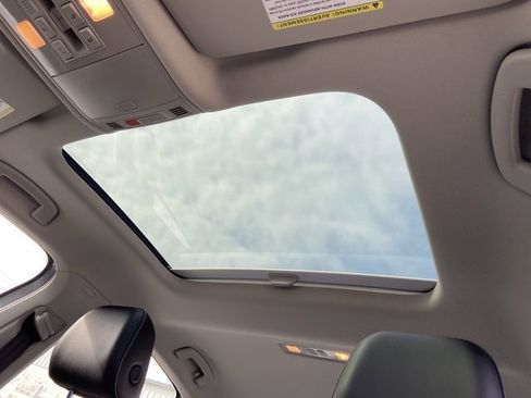 Used 2022 Volkswagen Jetta SE image 17