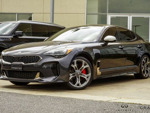 Used 2019 Kia Stinger GT2 AWD/4WD image 1