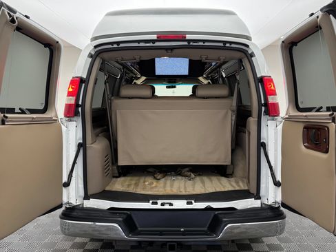 Used 2012 Chevrolet Express 1500 RWD image 10