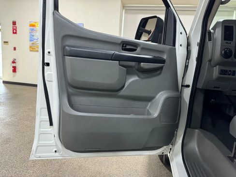 Used 2018 Nissan NV 3500 S RWD image 21