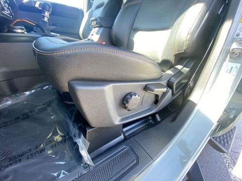 Used 2024 Ford Bronco Badlands image 12